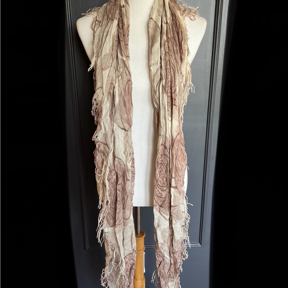 New Auth Chan Luu Rose Print Cashmere Silk Scarf Color: Cameo Rose Combo - Picture 4 of 6